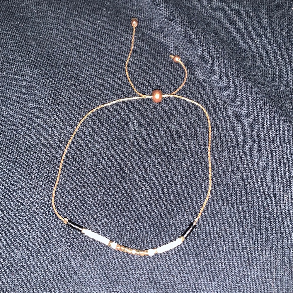 Adjustable bracelet
